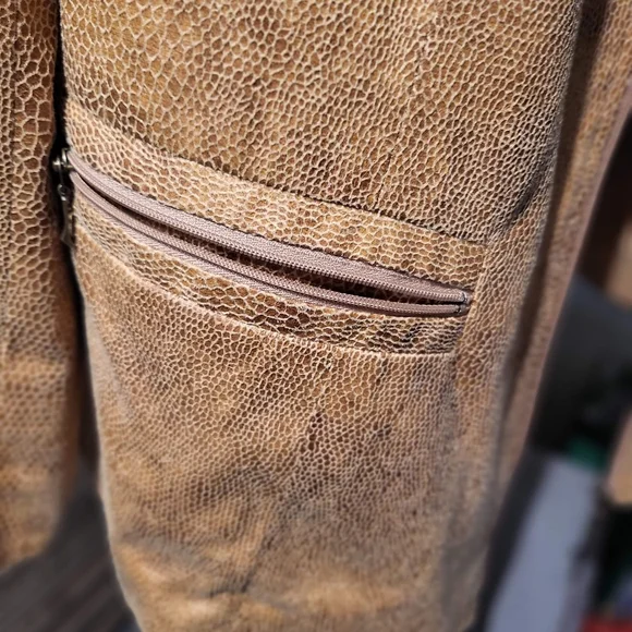 Subtle Animal Print Light Jacket - Picture 3 of 7